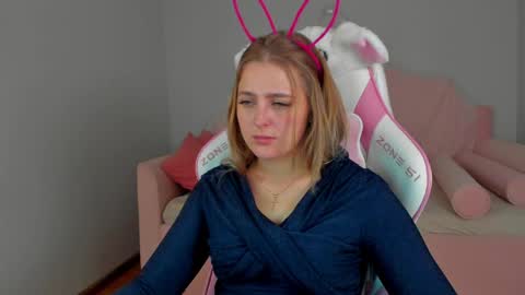 EllaBells online show from April 14, 5:29 am