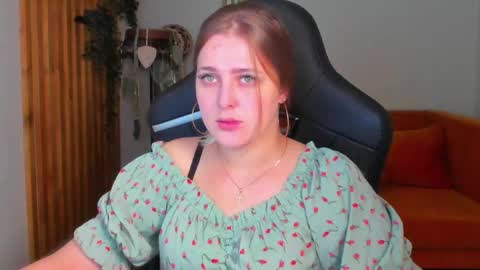 EllaBells online show from April 20, 5:21 am