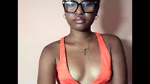 ellah245 online show from April 1, 7:44 pm