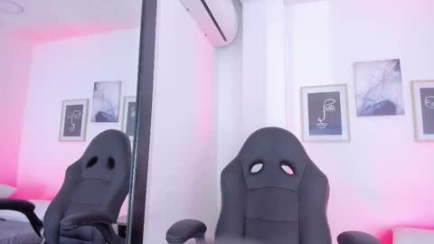 Ella online show from January 9, 12:09 pm