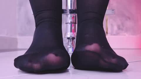  ella  online show from February 24, 12:15 pm