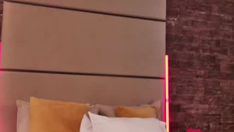 Ella online show from September 22, 4:00 am