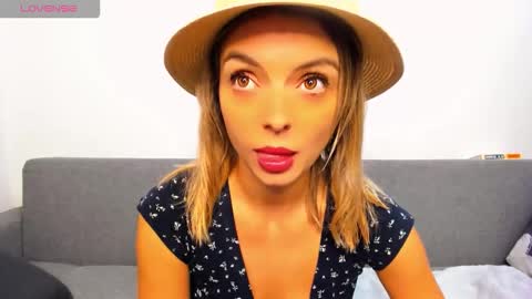 ellen_flow online show from November 9, 10:05 pm