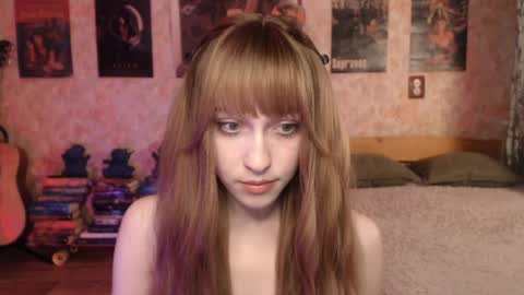 ellie_friendly online show from April 4, 12:15 pm