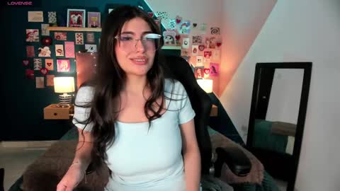 Snapshot of ellie_jhonson_ chatting on March 4, 4:38 am  Ellie Jhonson  online show from March 4, 4:38 am