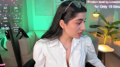 Snapshot of ellie_jhonson_ chatting on October 29, 1:32 am  Ellie Jhonson  online show from October 29, 1:32 am