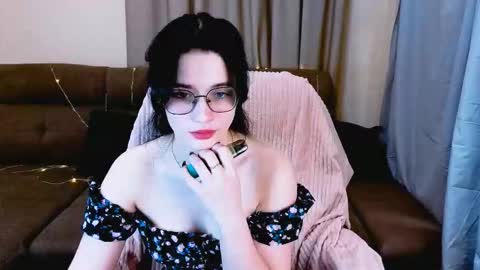 ellie_magic online show from March 14, 8:10 pm