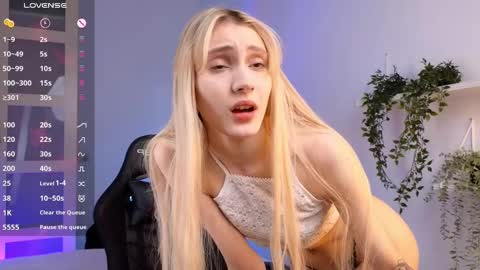 elliefrost online show from February 4, 9:31 pm