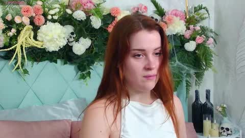 Snapshot of ellielarson chatting on October 23, 5:08 pm EllieLarson online show from October 23, 5:08 pm