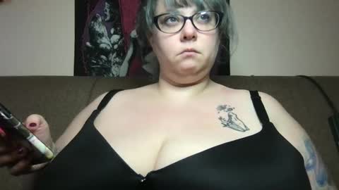 Ellie Louise online show from February 21, 10:15 pm