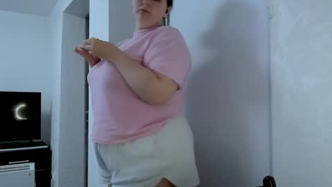 Ellie online show from April 13, 9:10 am