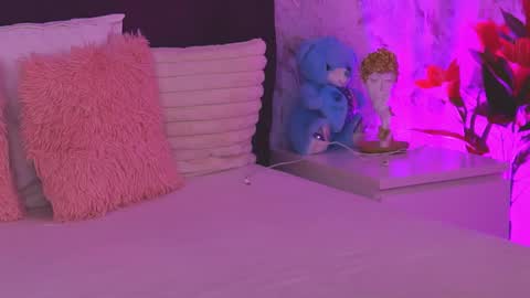 EllinaNuria online show from April 13, 3:52 am