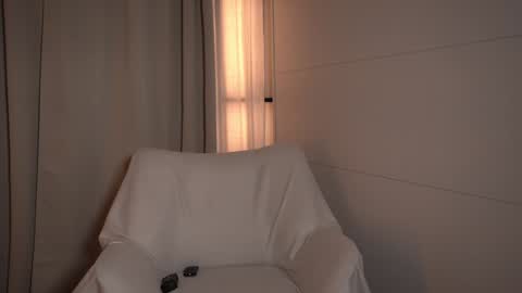 Caroline-ellin online show from March 10, 8:01 pm