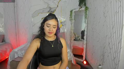 ellis_tay online show from April 16, 8:08 pm