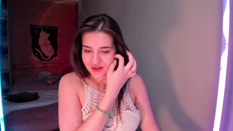 Elly online show from April 12, 7:55 am