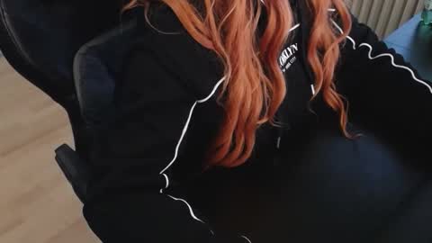 Elly online show from November 11, 3:42 pm