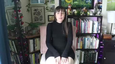 Elly Naomi online show from May 17, 5:01 pm