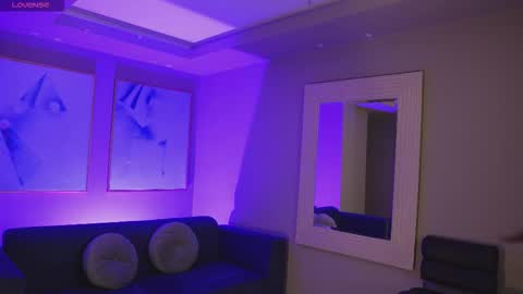 ELOISA OLIVERO online show from October 27, 8:03 pm