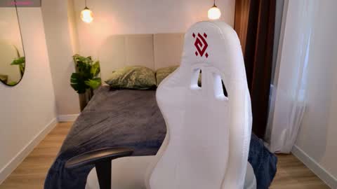 Erica  online show from February 17, 1:43 pm