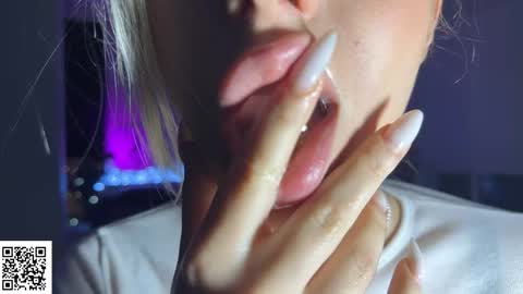 Elysia online show from November 27, 11:18 pm