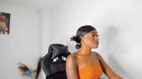 Snapshot of emattaylor chatting on December 26, 10:59 am . online show from December 26, 10:59 am