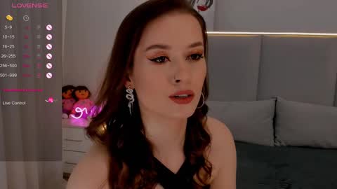 Snapshot of emelilove chatting on February 23, 5:28 am Emeli online show from February 23, 5:28 am