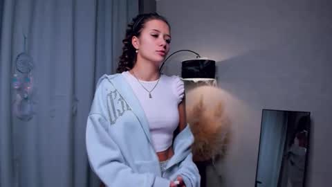 Emma online show from November 4, 1:10 am