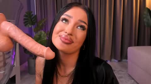 Emerald online show from April 16, 9:39 pm