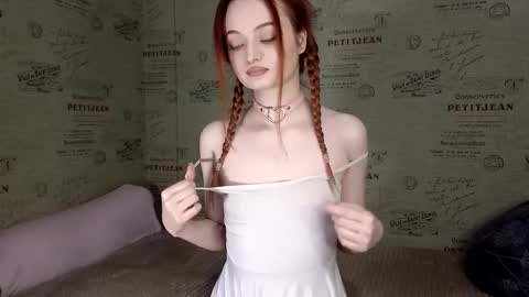 Snapshot of emi_less chatting on October 28, 8:25 pm Emi online show from October 28, 8:25 pm