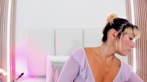 EMILY ROBERTS online show from April 6, 7:15 pm