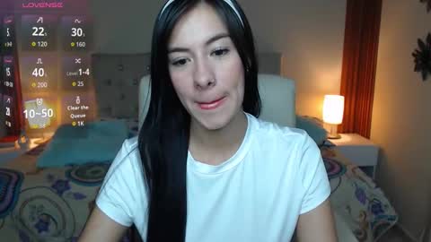 emiily_skinny online show from March 18, 1:43 am