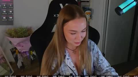 Emili online show from November 28, 2:09 pm