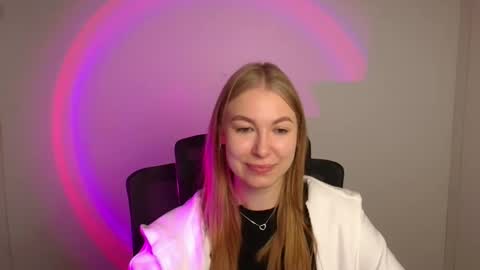 Emilia online show from October 25, 5:37 am