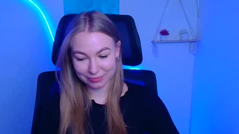 Emilia online show from December 3, 7:00 am