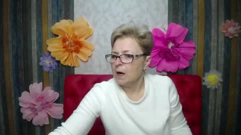EmiliaGree online show from April 28, 5:17 pm