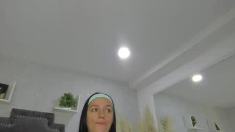 EmiliaRose online show from April 4, 9:13 pm