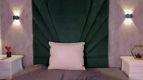 Emilie online show from April 9, 1:49 pm