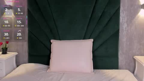 Emilie online show from March 28, 11:43 am