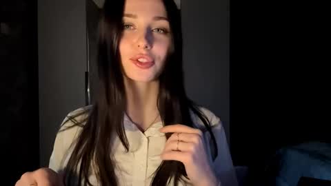 Emili online show from June 2, 4:52 pm