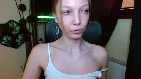 Emilly online show from April 2, 1:41 pm