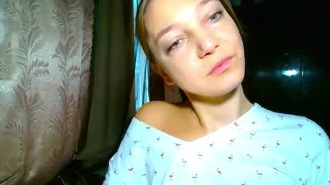 Emilly online show from December 1, 6:39 am