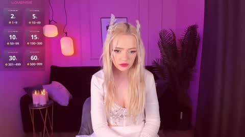 Emily online show from December 18, 11:13 am