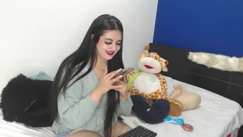 Emyli online show from March 13, 3:46 pm