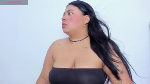 Snapshot of emily_cooper20_ chatting on January 16, 5:21 am Emily online show from January 16, 5:21 am