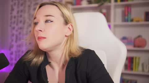 Em -  online show from February 10, 11:45 pm