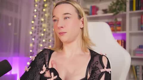 Em -  online show from February 16, 11:26 pm