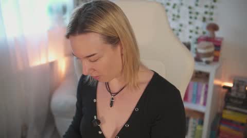 Em -  online show from December 6, 1:33 pm