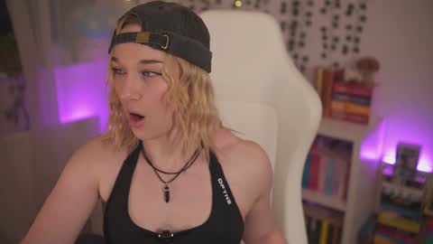 Em -  online show from December 16, 11:28 pm