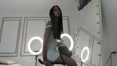 emily_gaviria1 online show from April 4, 12:04 pm