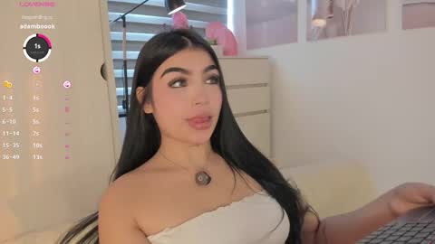 Snapshot of emily_kenner chatting on October 20, 8:34 pm EmilyKenner Independent model online show from October 20, 8:34 pm